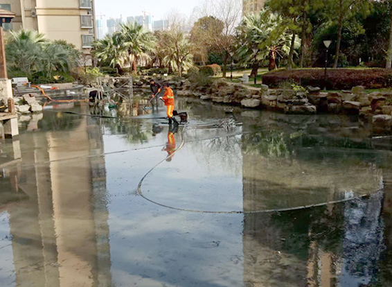 水磨沟景观池淤泥清理