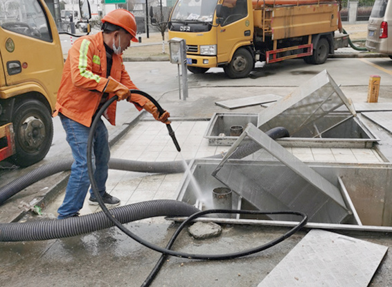 水磨沟隔油池清理